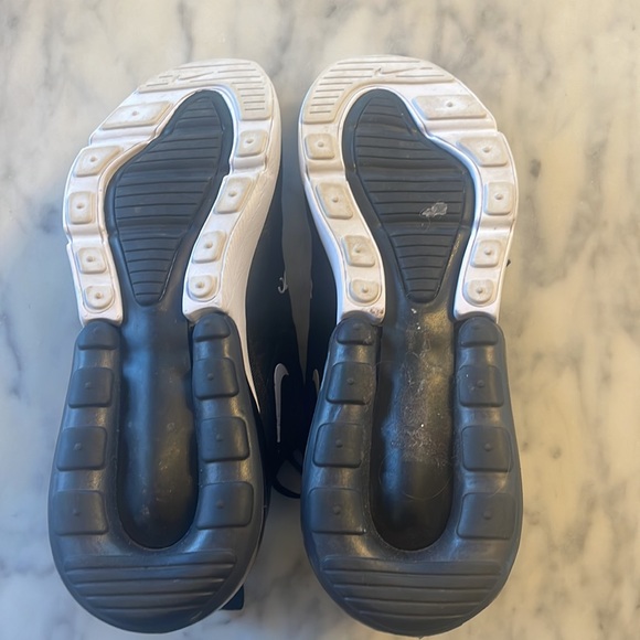 Nike Air Max 270 Women’s Athletic Sneakers - Black/White - Picture 5 of 8